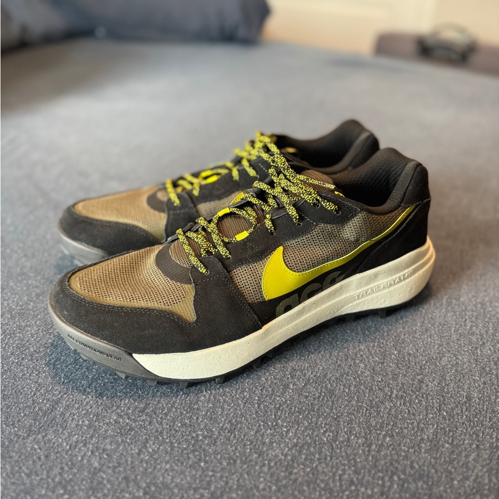 Nike ACG Men's Black and Green Shoes